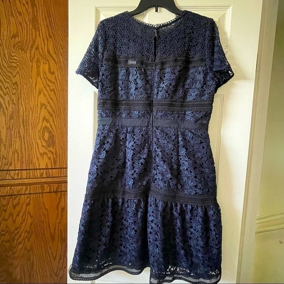 Ann Taylor Lace Embroidered Midi Dress Short Sleeve Round Neck Navy Blue Size 8 - Picture 5 of 16